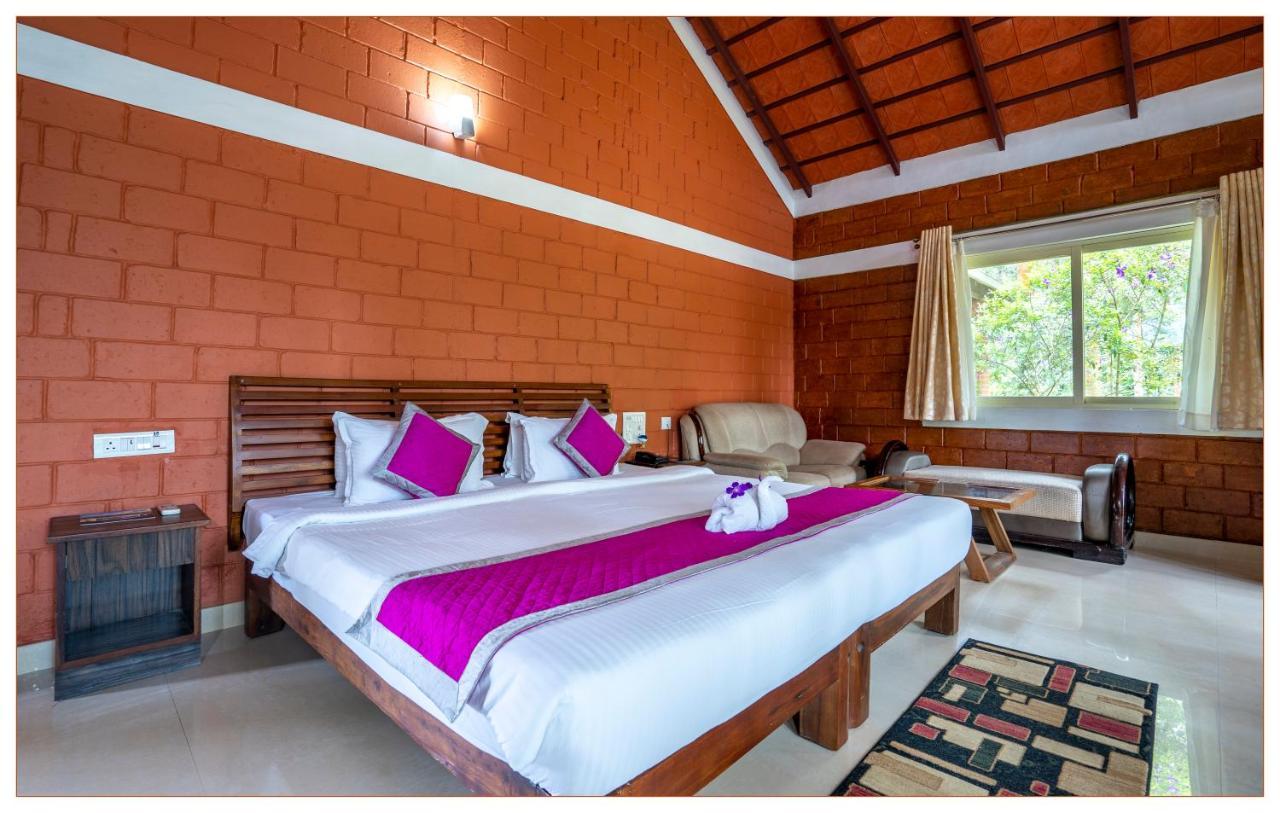 Coffee Grove Resort Chikmagalūr Exteriör bild