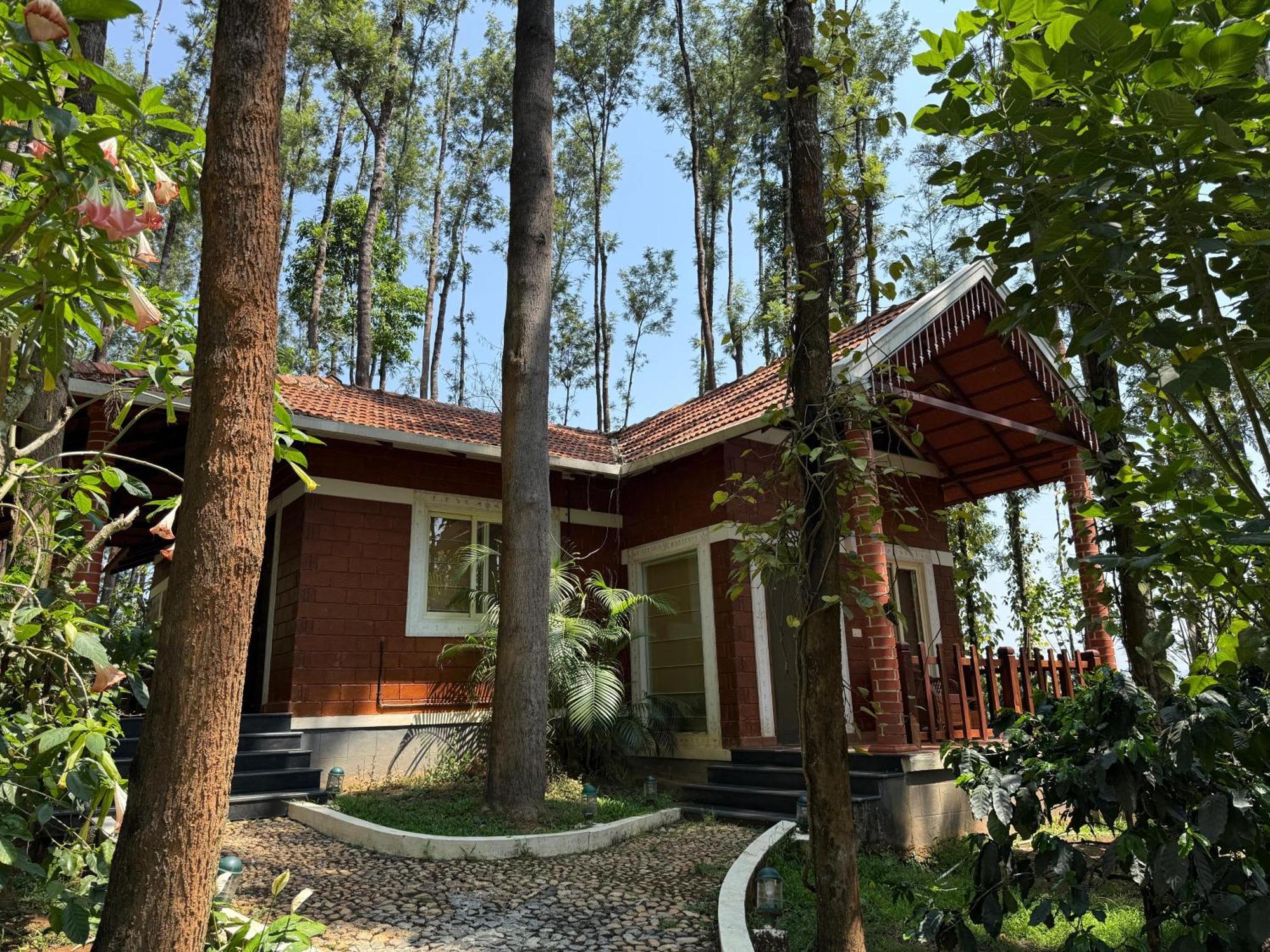 Coffee Grove Resort Chikmagalūr Exteriör bild