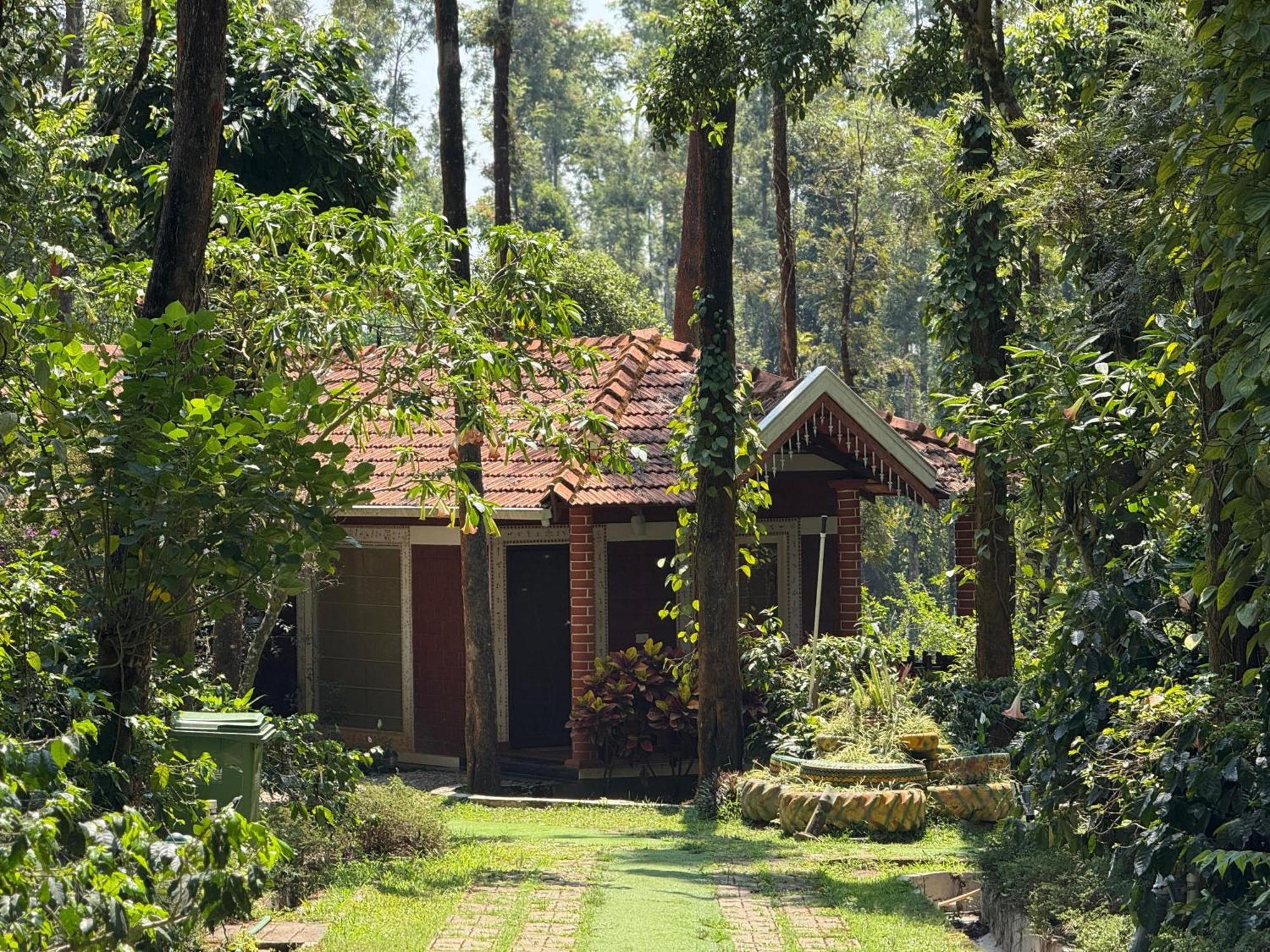 Coffee Grove Resort Chikmagalūr Exteriör bild