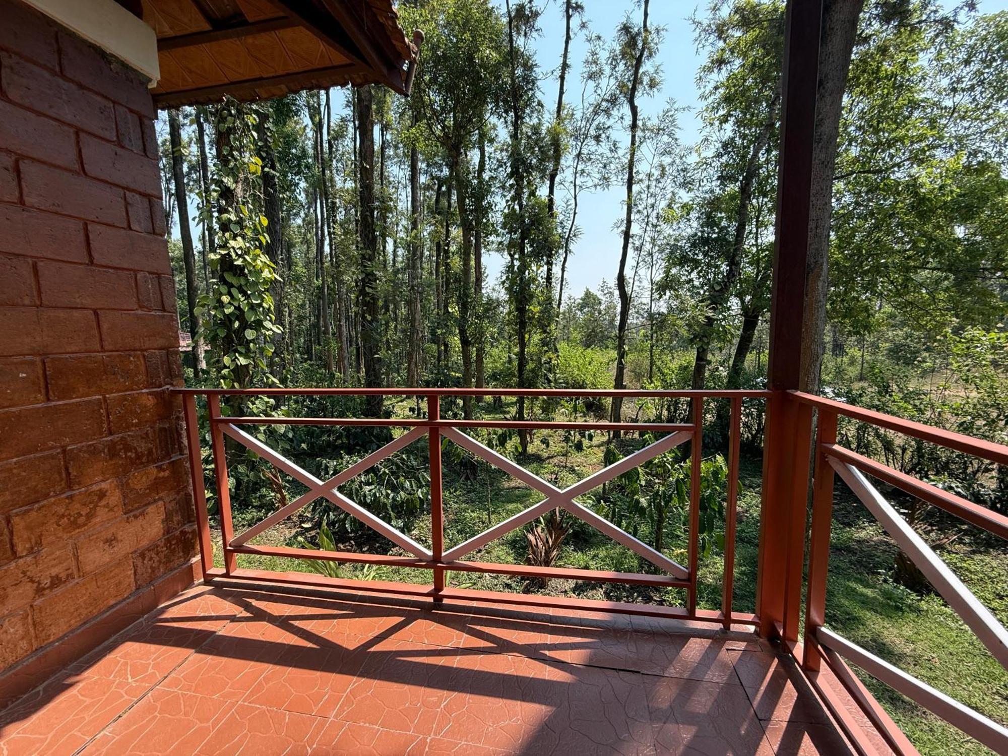 Coffee Grove Resort Chikmagalūr Exteriör bild