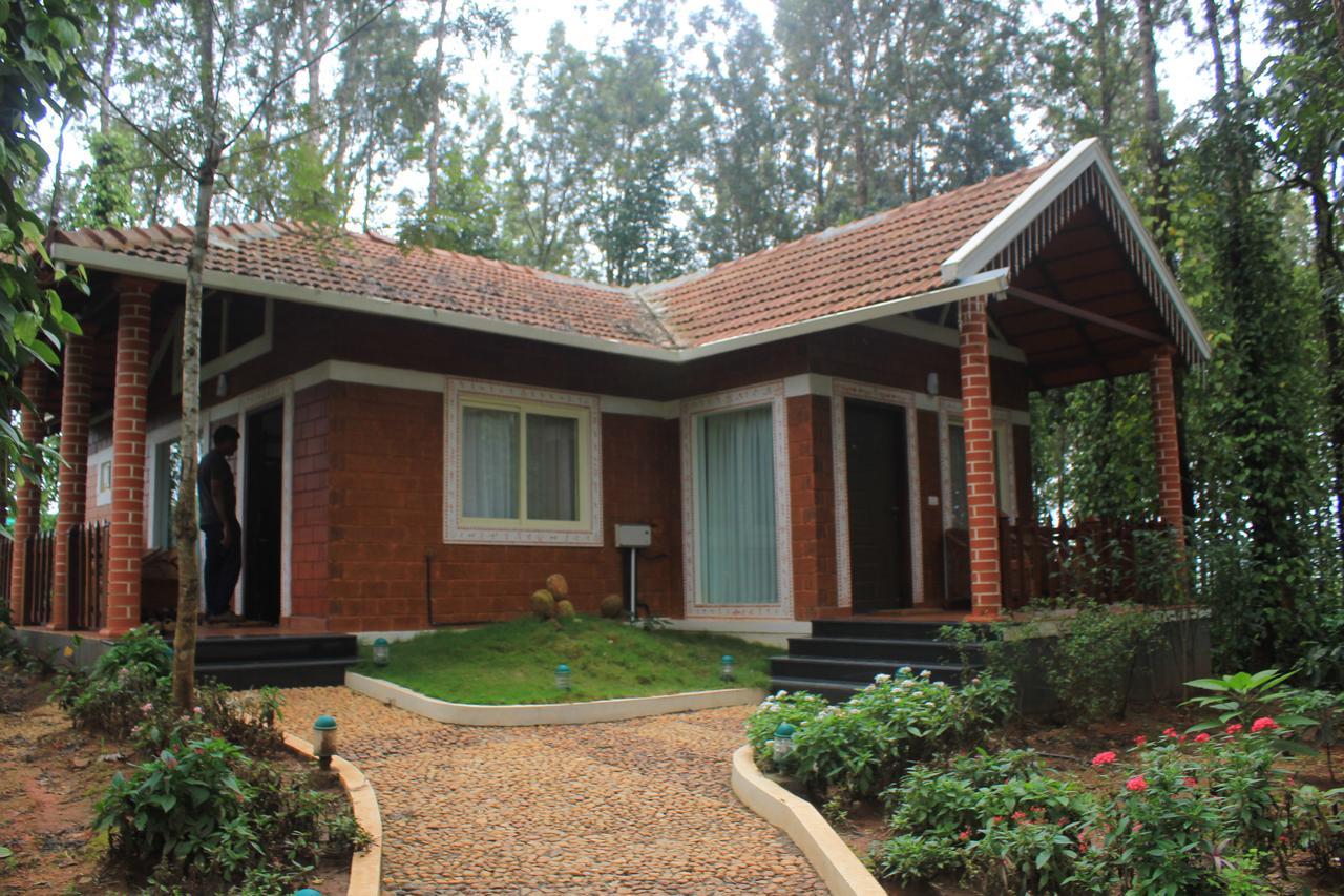 Coffee Grove Resort Chikmagalūr Exteriör bild